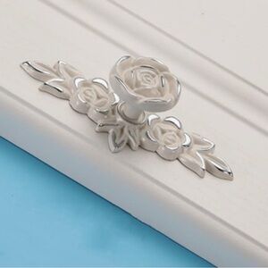 NWT 8pc White silver edge flower vintage knobs